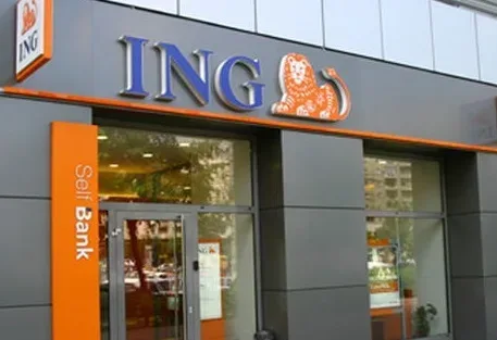 Sediul ING Bank România, logo și intrare vizibilă.