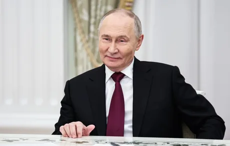 Vladimir Putin discutând despre contribuțiile financiare pentru bugetul federal al Rusiei.
