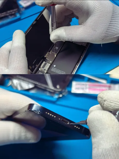 Mâini cu mănuși reparând un telefon mobil.