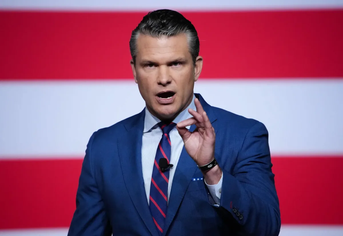 Pete Hegseth discutând despre operațiunea militară Epic Fury.