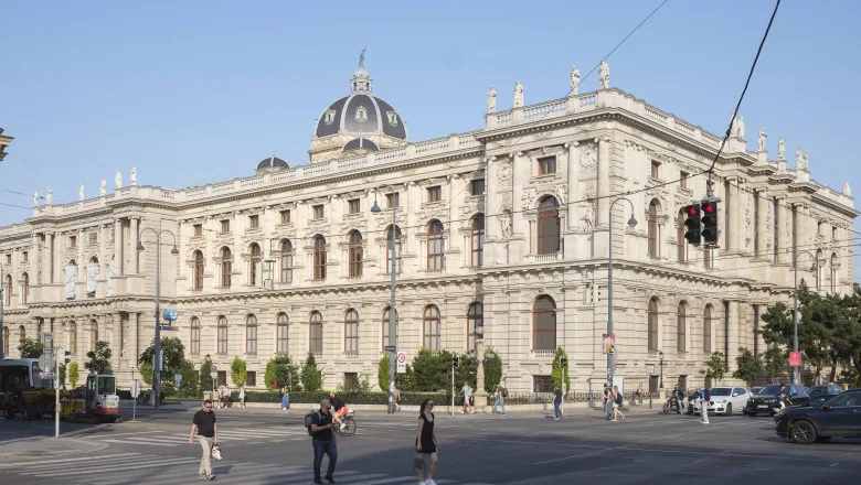 Clădire istorică din Viena, simbol al turismului local.