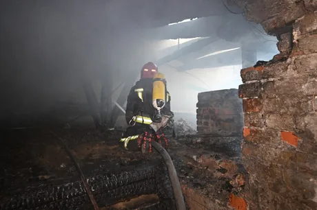 Forțele ruse au lovit Harkov cu bombe aeriene ghidate - circa 15 case și un depozit avariate, civili răniți