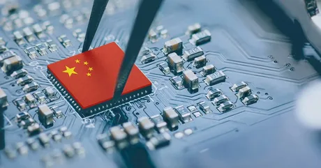 Cipuri avansate pe un circuit, simbolizând inovația tehnologică din Zhejiang.