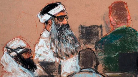 Judecător militar discutând despre procesul lui Khalid Sheikh Mohammed la Guantanamo Bay.