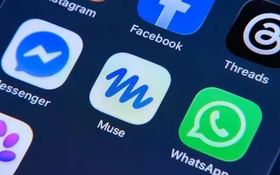 Aplicația Muse pe un ecran de telefon, alături de alte aplicații populare.