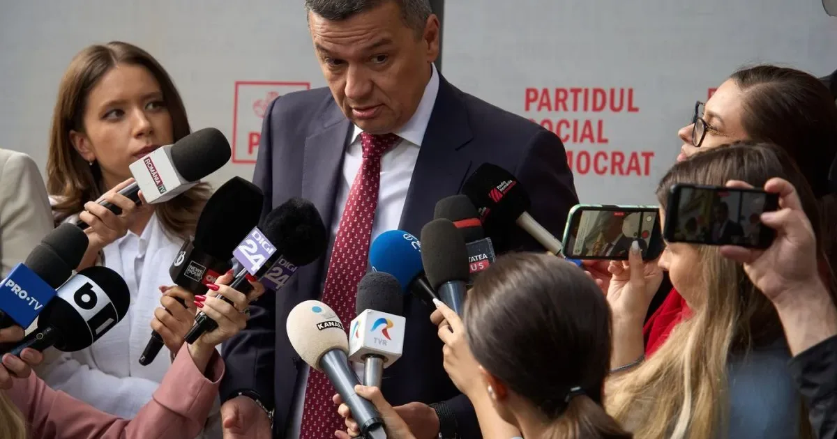 Declarații de presă în fața jurnaliștilor despre criza politică din România.