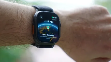 Un Apple Watch care arată o funcție de urgență activată.