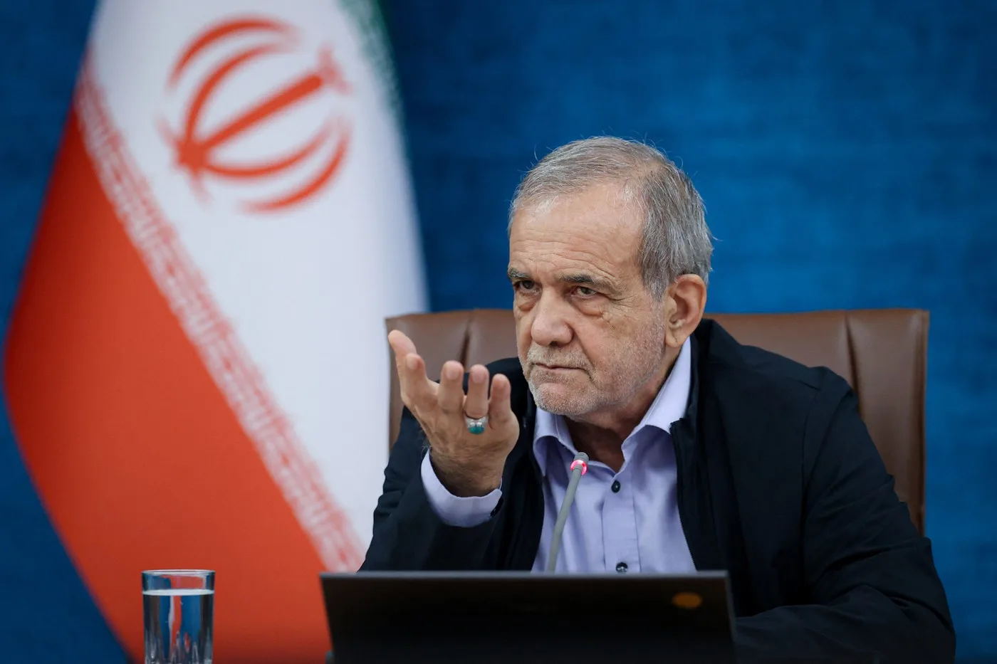 Președintele iranian discutând despre angajamentele internaționale la un summit.