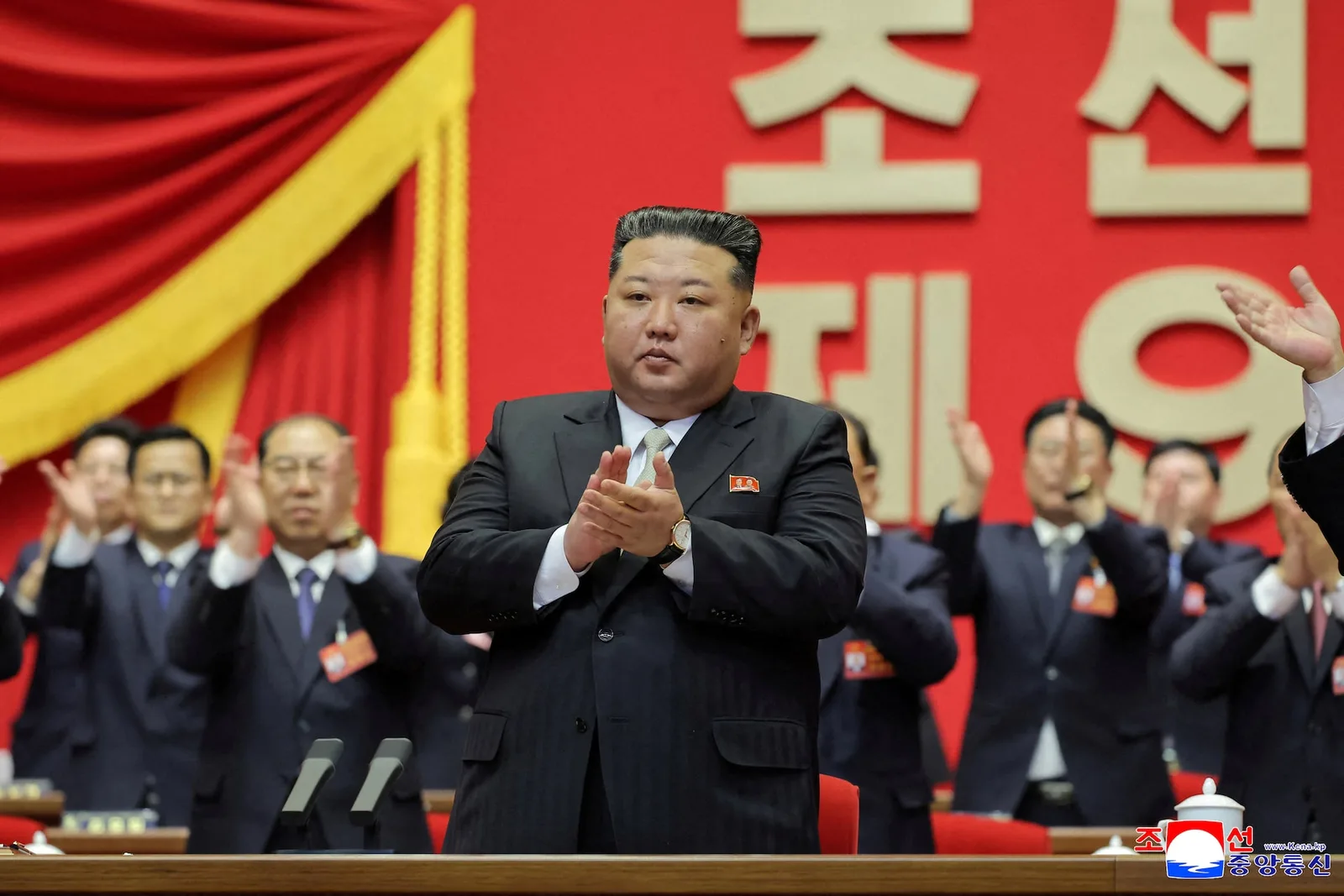 Kim Jong-un a fost reales în funcția de președinte al Comisiei pentru Afaceri de Stat.