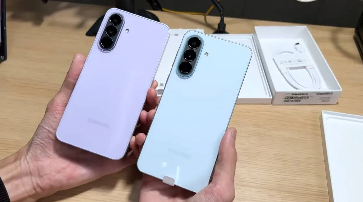 Samsung Galaxy A57 și A37 în culori diferite, prezentate la lansare.