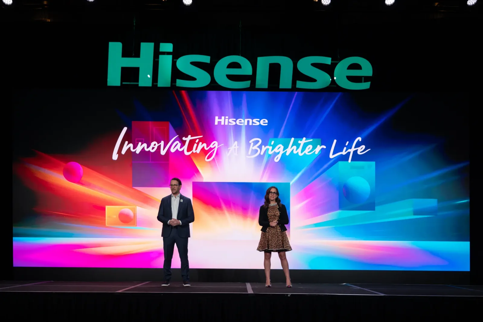 Prezentare Hisense la CES 2026, cu inovații în televizoare și roboți umanoizi.