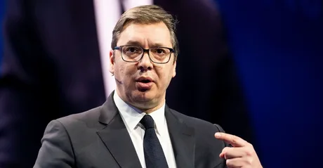 Aleksandar Vucic discută despre reînarmarea Serbiei și investițiile în apărare.