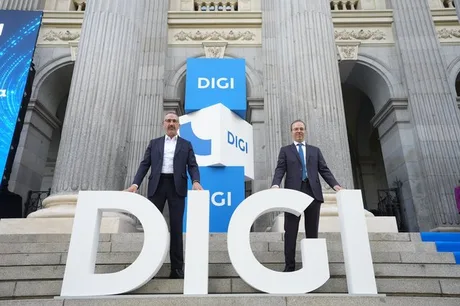 Reprezentanți Digi Spania la deschiderea oficială a bursei.