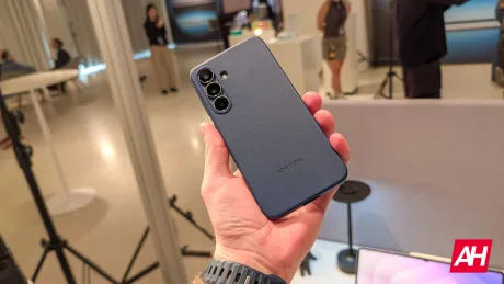 Samsung Galaxy S26 FE, un smartphone cu design modern și finisaje premium.