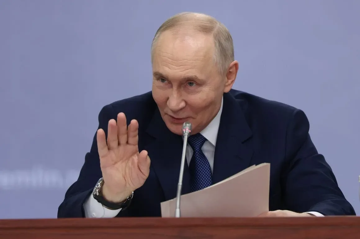 Vladimir Putin discutând despre propunerea Consiliului pentru Pace.