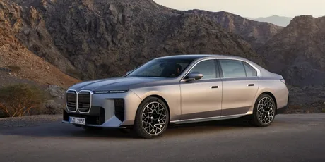 BMW își revizuiește așteptările de profit în contextul presiunilor economice.