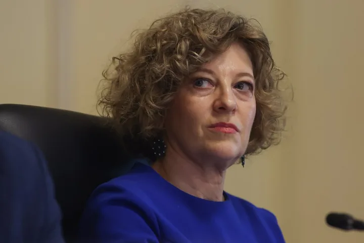 Oana Gheorghiu discutând despre sprijinul PNL pentru un nou guvern.