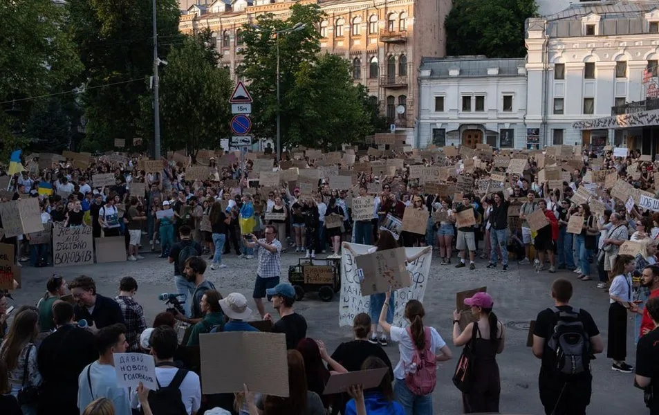 Protest masiv al militarilor și veteranilor în Kiev pentru reformele din Apărare.