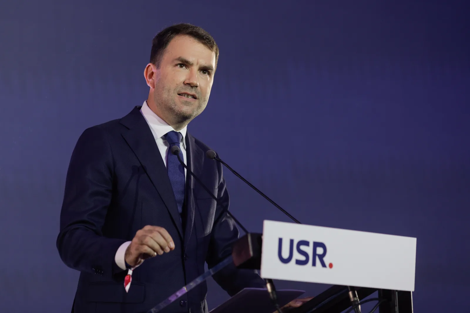 Cătălin Drulă discutând despre schimbările din conducerea Camerei Deputaților.