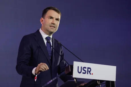 Cătălin Drulă discutând despre schimbările din conducerea Camerei Deputaților.