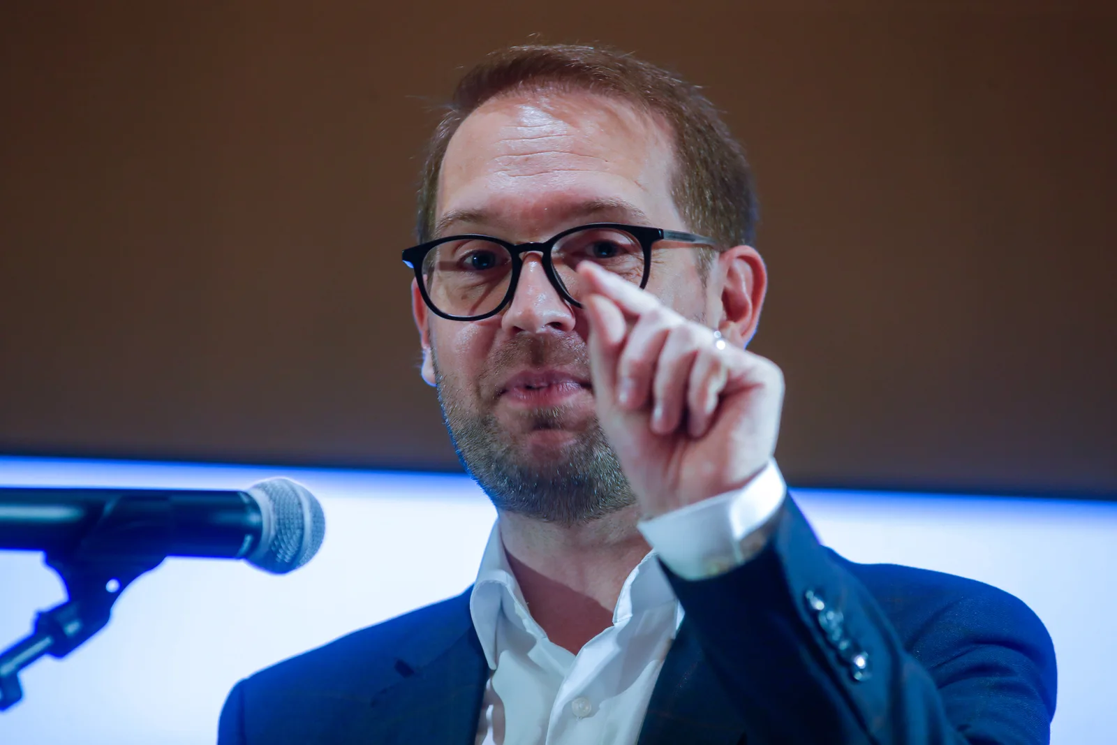 Dominic Fritz discută despre formarea unui nou guvern și riscurile asociate.