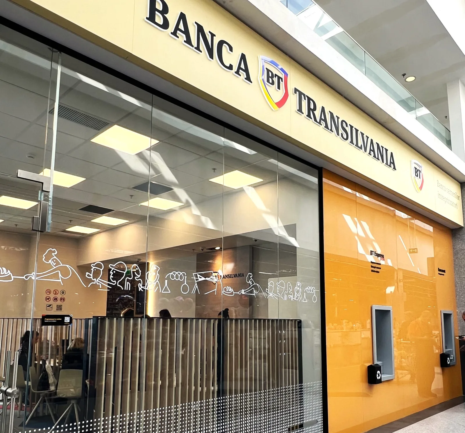 Sediul Băncii Transilvania, o instituție bancară importantă din România.