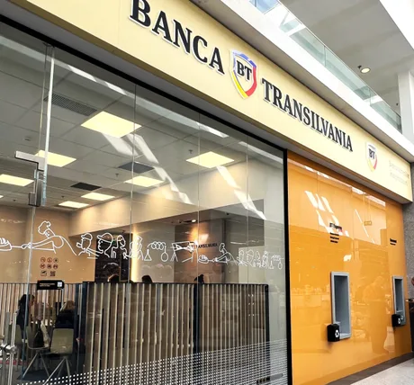 Sediul Băncii Transilvania, o instituție bancară importantă din România.