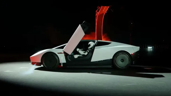Tesla Roadster 2, un vehicul futurist cu performanțe impresionante, prezentat de Elon Musk.