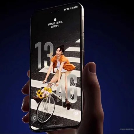 Ecran de blocare cu efect 3D și design modern pe un smartphone Huawei.