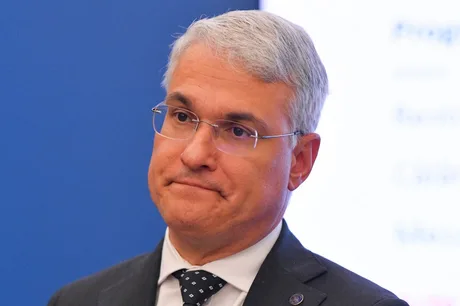 Dragoș Pîslaru discută despre provocările pieței muncii din România.
