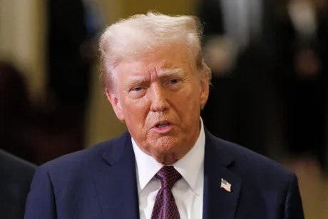 Donald Trump critică dur pozițiile Papei Leon privind politica externă și imigrația.