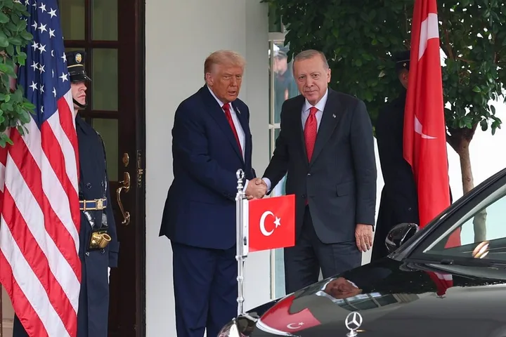 Donald Trump și liderul turc se întâlnesc pentru discuții oficiale.