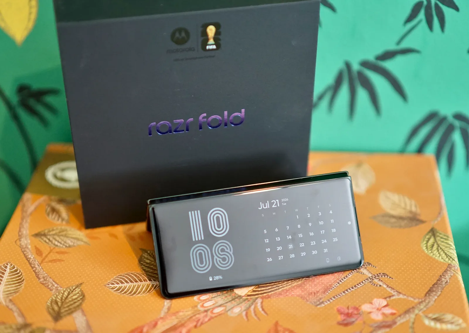 Motorola Razr Fold, un telefon pliabil cu design inovator și ecran de 8 inci.