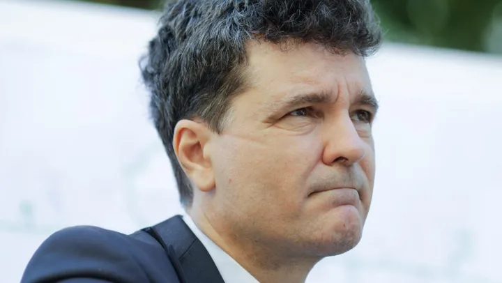 Nicușor Dan discutând despre stabilitatea politică a României la New York.