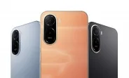 Smartphone cu design modern și camere performante, disponibil în trei culori atractive.