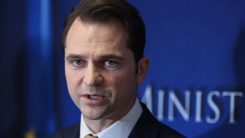 Sebastian Burduja discută despre criza politică și implicarea lui Nicușor Dan.