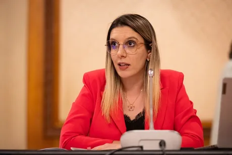 Diana Buzoianu discutând despre discriminare în conducerea Metrorex.