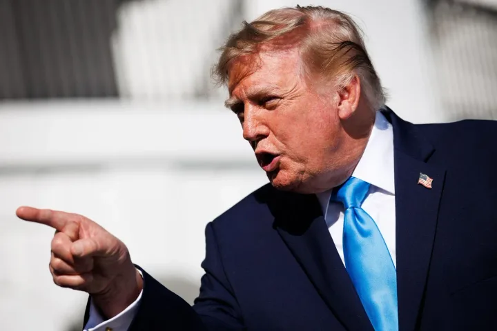 Donald Trump critică atacurile Ucrainei asupra rafinăriilor rusești.