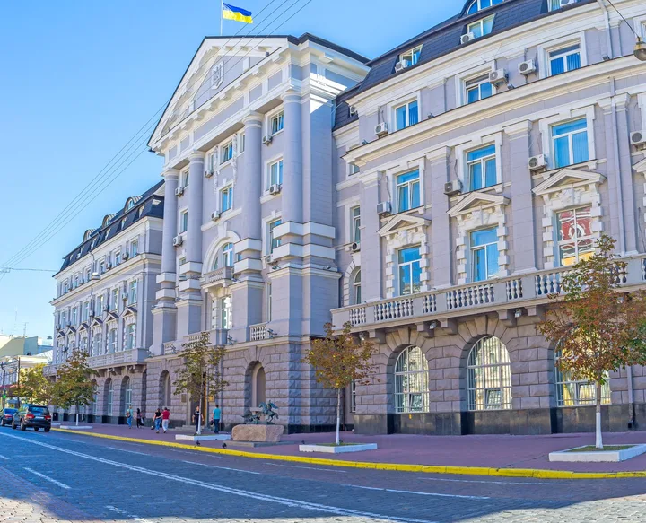 Clădirea Serviciului de Securitate al Ucrainei în centrul orașului.