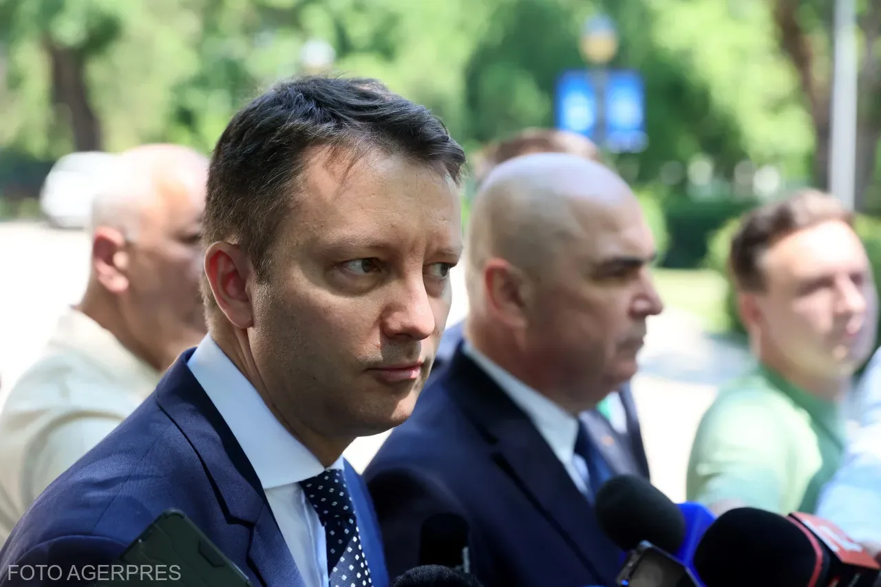 Lider UDMR discutând despre condițiile votului în Parlament.