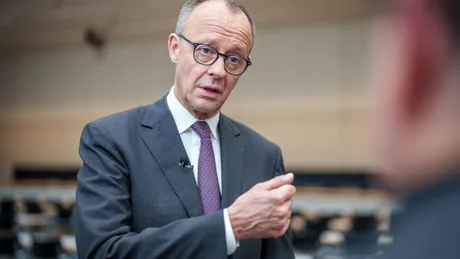 Friedrich Merz discutând despre viitorul economic al Europei la un summit.