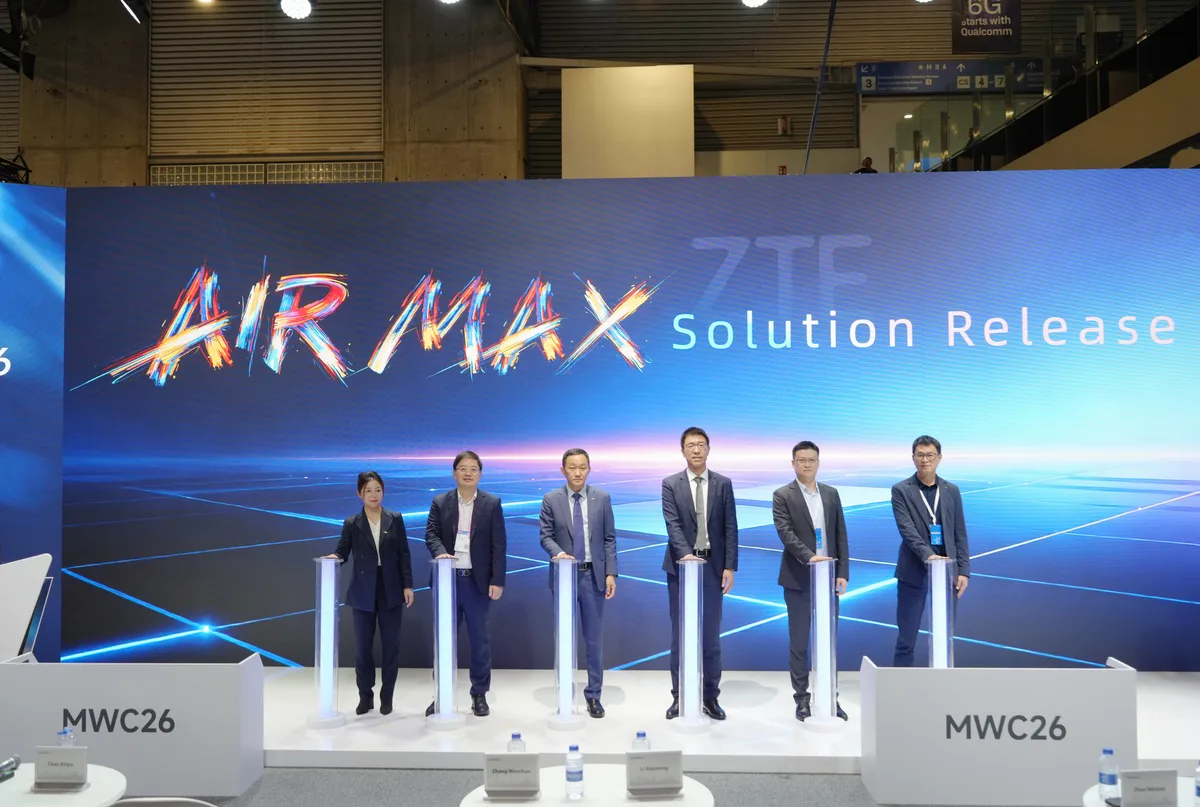 Prezentare ZTE AIR MAX la MWC 2026, cu accent pe eficiența energetică.