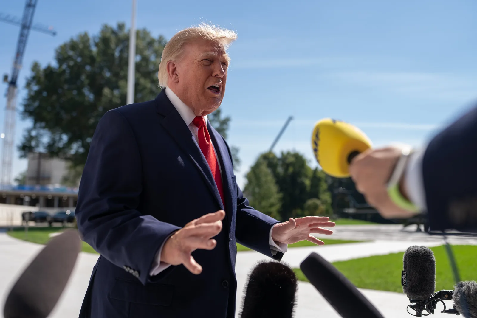 Donald Trump discută despre escaladarea tensiunilor cu Iranul.