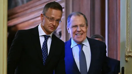 Ministrul ungar de Externe și omologul său rus discutând despre sancțiuni și transparență diplomatică.