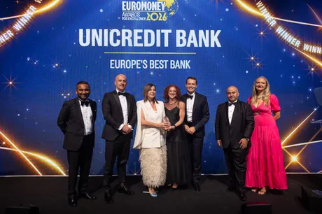 UniCredit sărbătorește premiile obținute la Euromoney în 2026.
