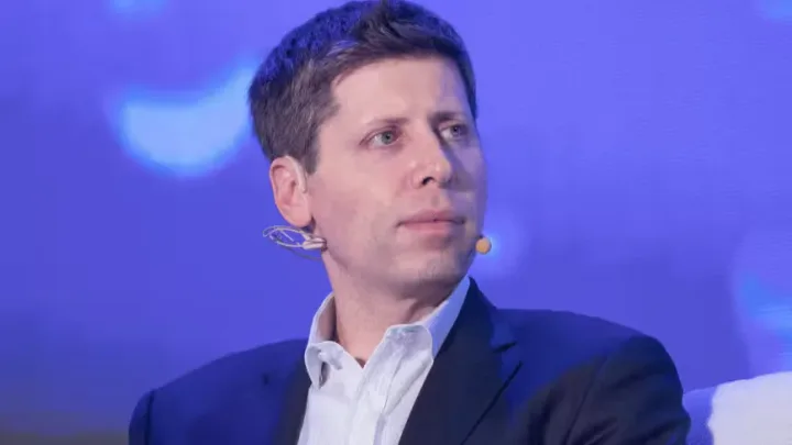 Sam Altman discutând despre inovațiile OpenAI pentru adolescenți.