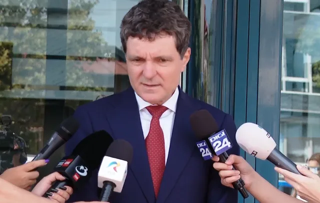 Nicușor Dan discută despre riscurile economice ale crizei politice actuale.