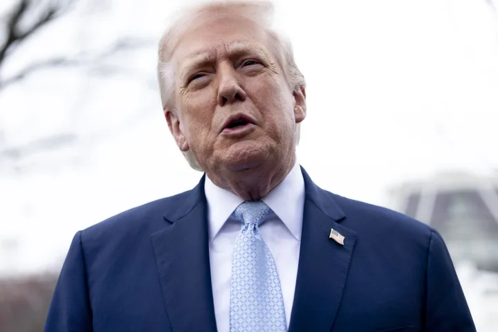 Donald Trump vorbește despre strâmtoarea Ormuz și blocada navală.
