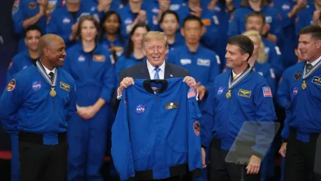 Donald Trump anunță crearea unei academii pentru pregătirea specialiștilor în domeniul spațial.