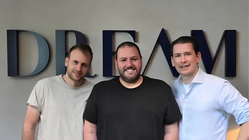 Cofondatorii startupului Dream discutând despre expansiunea în America Latină.